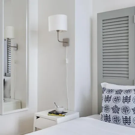 Plum Guide - Porcelain Club Appartement Lisboa